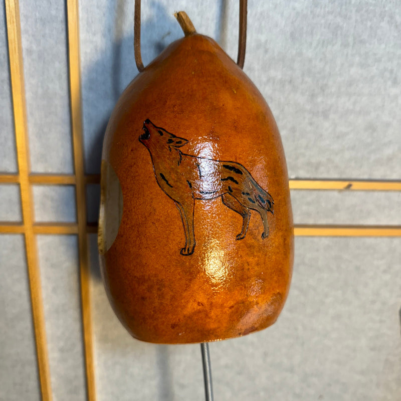 Thunder gourde with wolf painting  | Weplaywelltogether