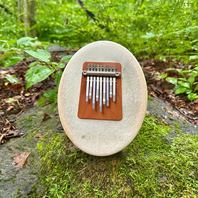 Hokema Sansula deluxe kalimba in nature | weplaywelltogether