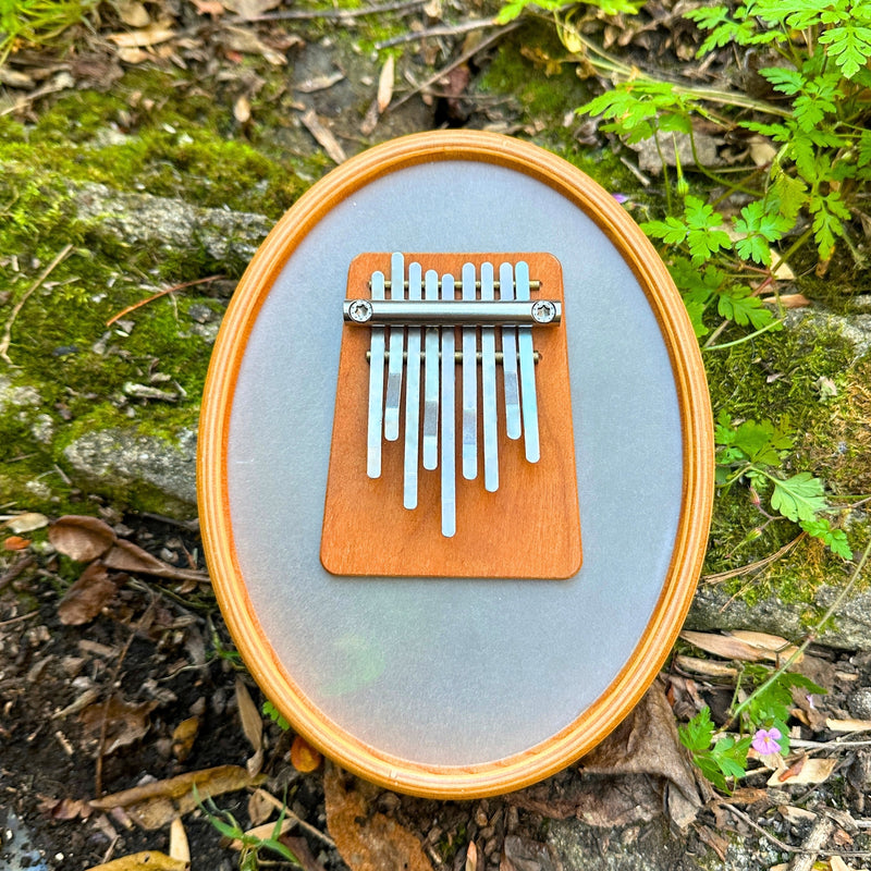 Hokema Sansula Renaissance kalimba in nature | weplaywelltogether