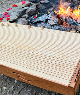 feeltone Monolina monochord by the campfire | weplaywelltogether