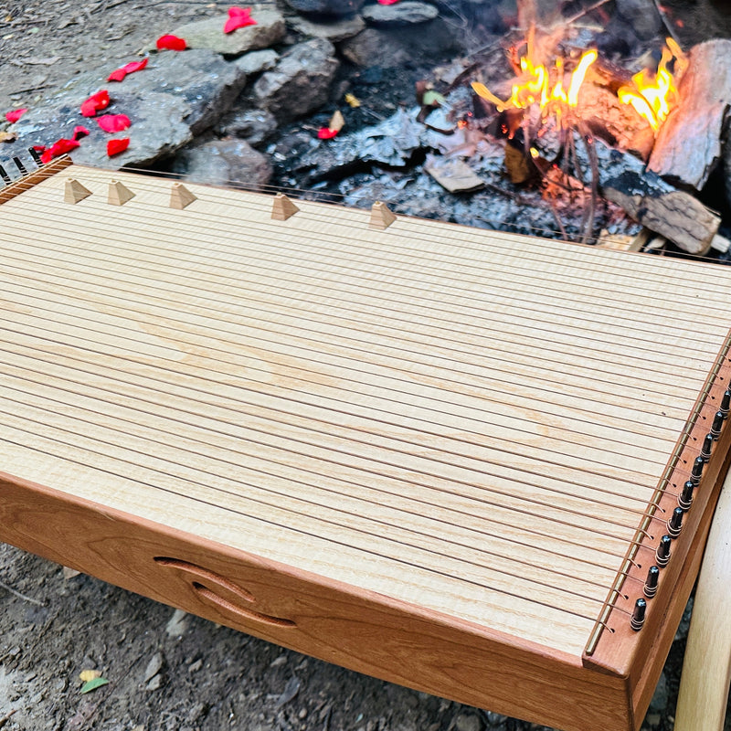 feeltone Monolina monochord by the campfire | weplaywelltogether