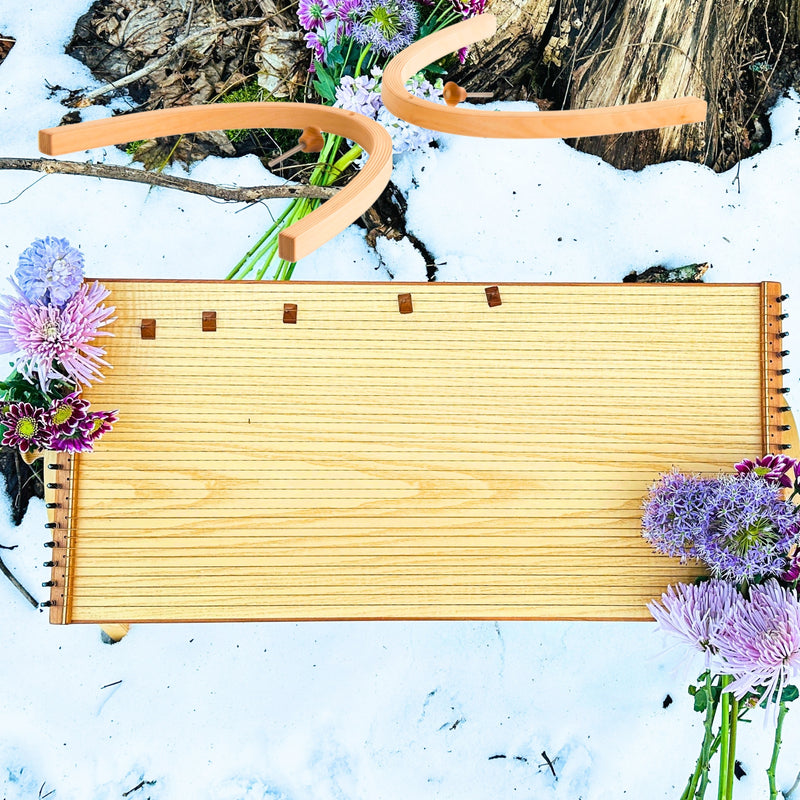 feeltone Monolini Monochord and stand in snow | weplaywelltogether