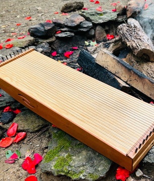 feeltone Monolini Monochord by the campfire | weplaywelltogether