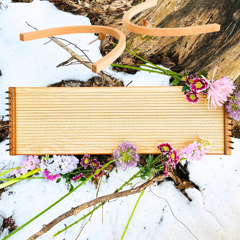 feeltone Monolini Monochord and stand in snow | weplaywelltogether