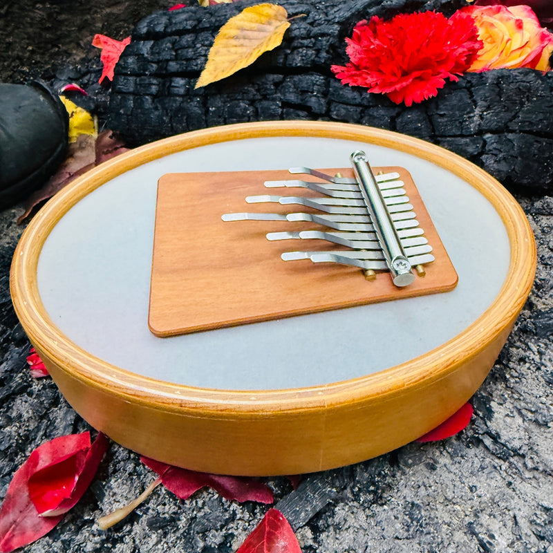 Hokema Sansula Renaissance kalimba by the campfire | weplaywelltogether