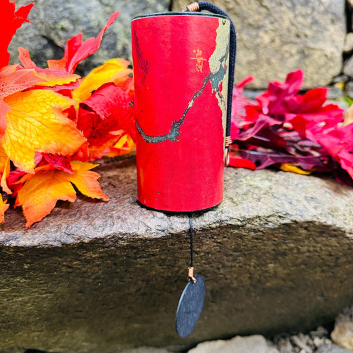 Red Zaphir chime at the rock with fall leafs | weplaywelltogether