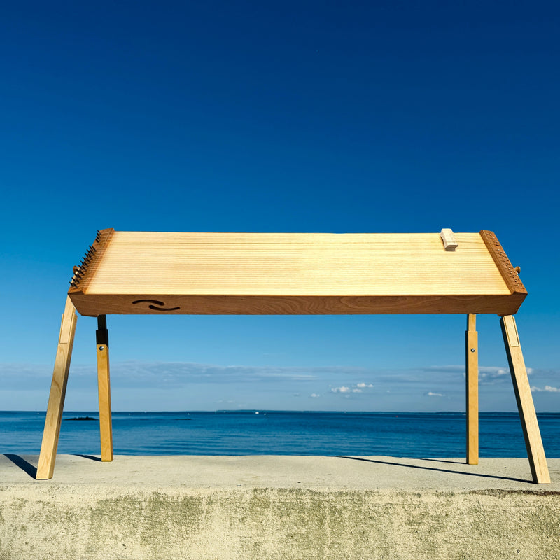 feeltone Tambura Monochord = Octave monochord with a Tambura - double sided by the water | weplaywelltogether