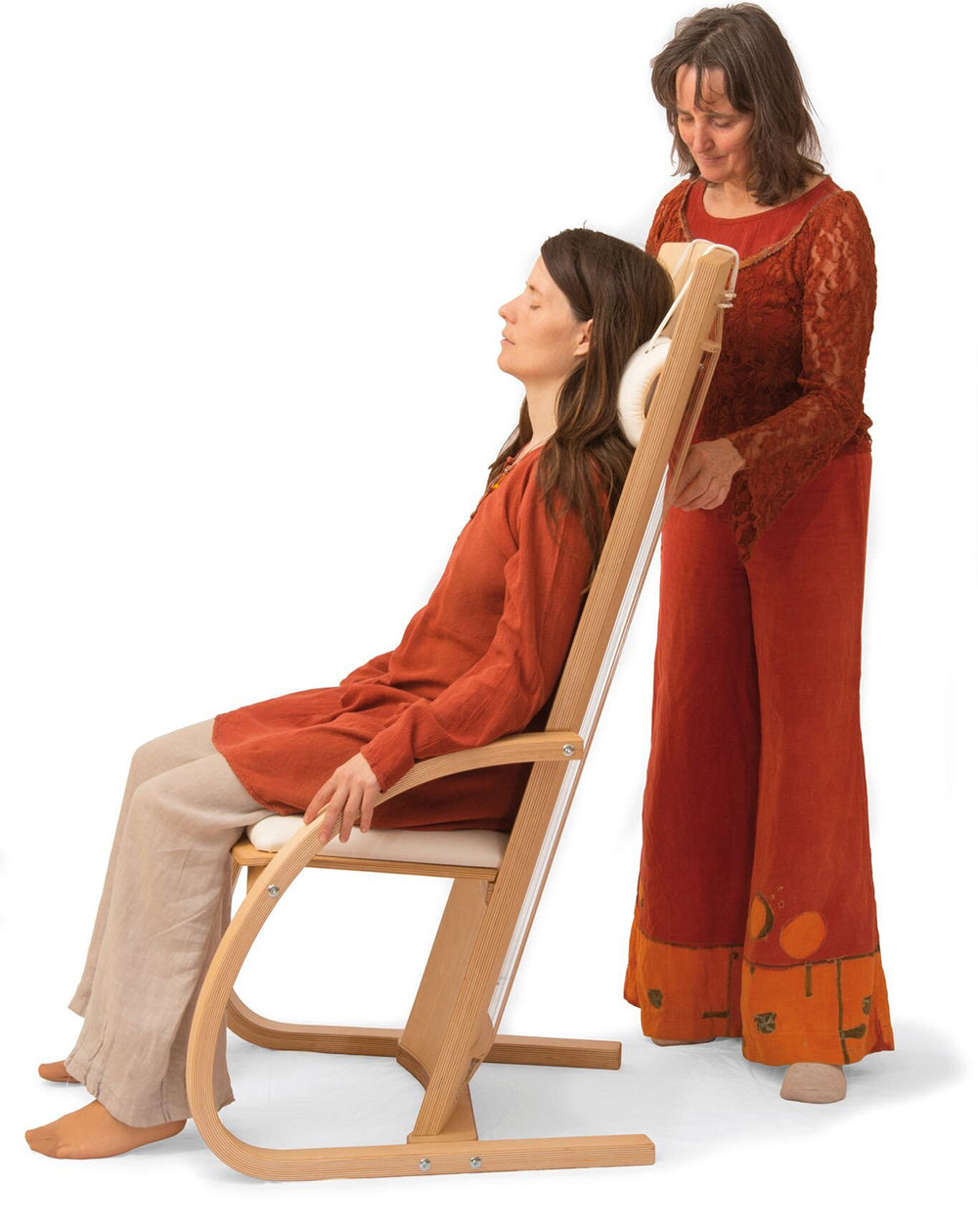 A woman sitting on feeltone Monchair while another woman is playing the strings attached to the chair. | weplaywelltogether
