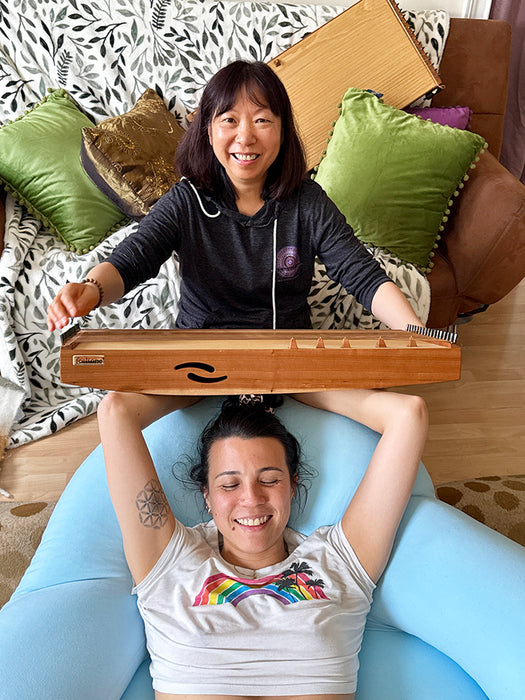 two people smiling with feeltone Monochord | weplaywelltogether
