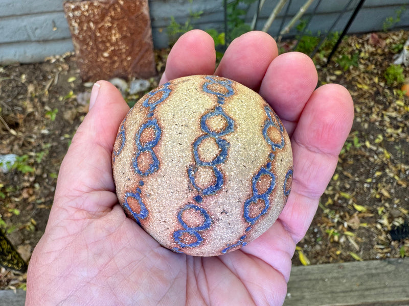 Round ceramic rattle / weplaywelltogether
