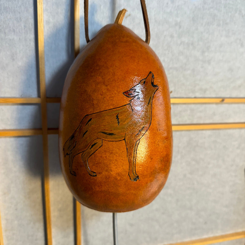 Thunder gourde with wolf painting  | Weplaywelltogether