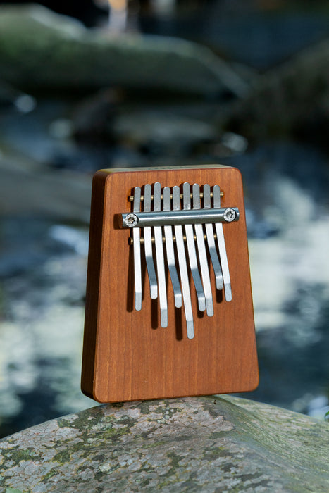 Hokema 9-tine kalimba tuned in to element of Water, D-minor  | Weplaywelltogether