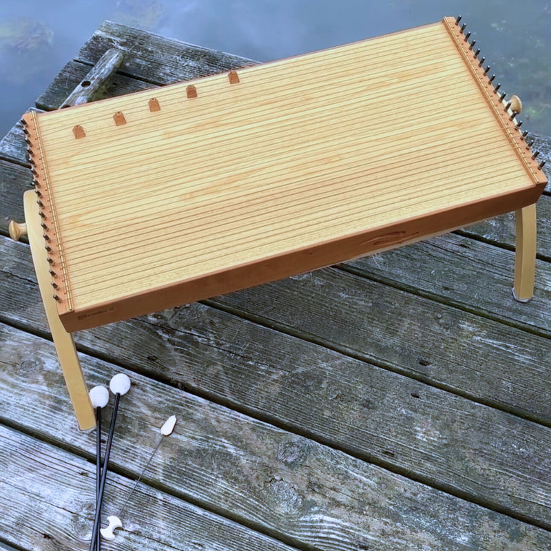 feeltone Monolina Monochord by the water | weplaywelltogether